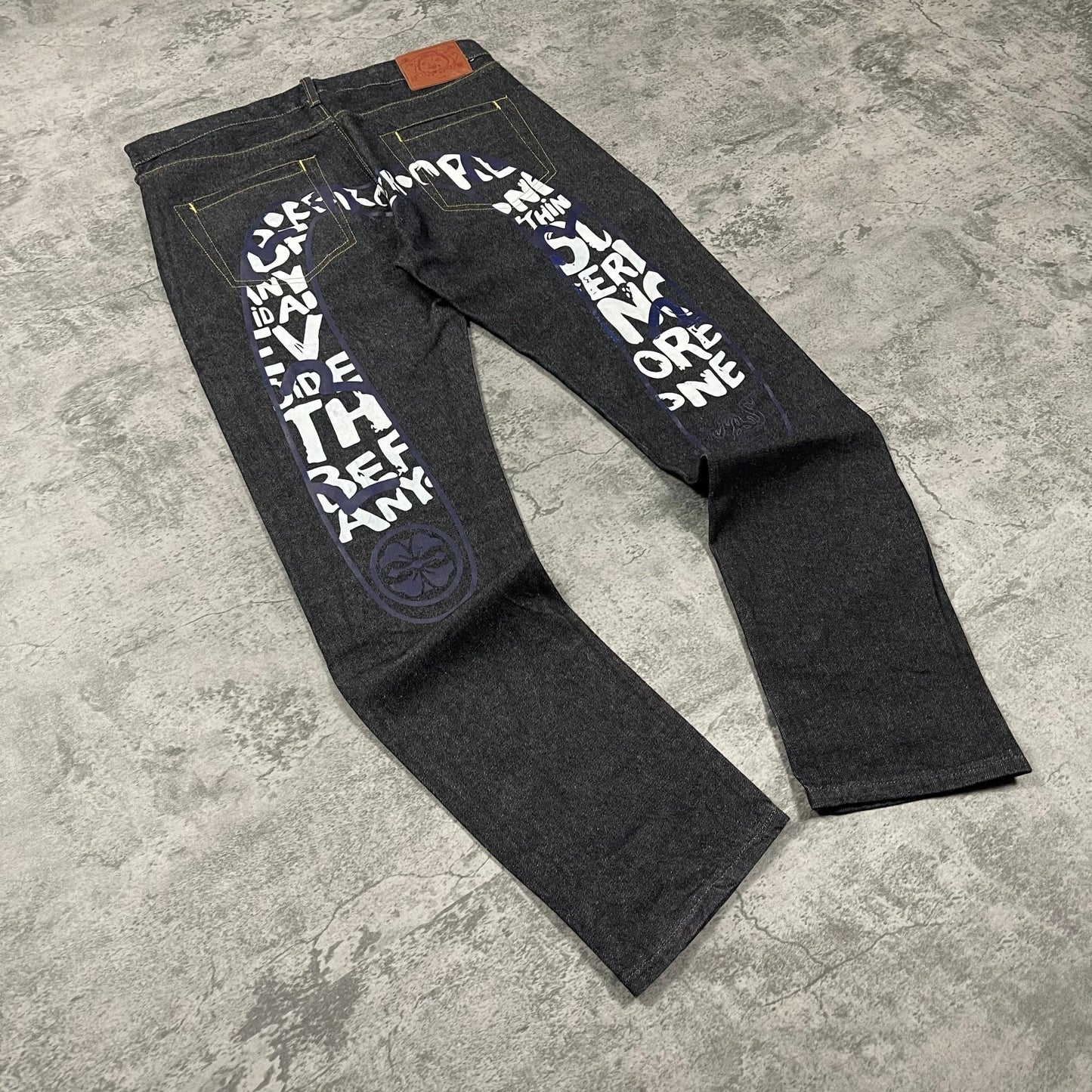 Evisu Daicock Embroidered Jeans (L) - Roogsvintage