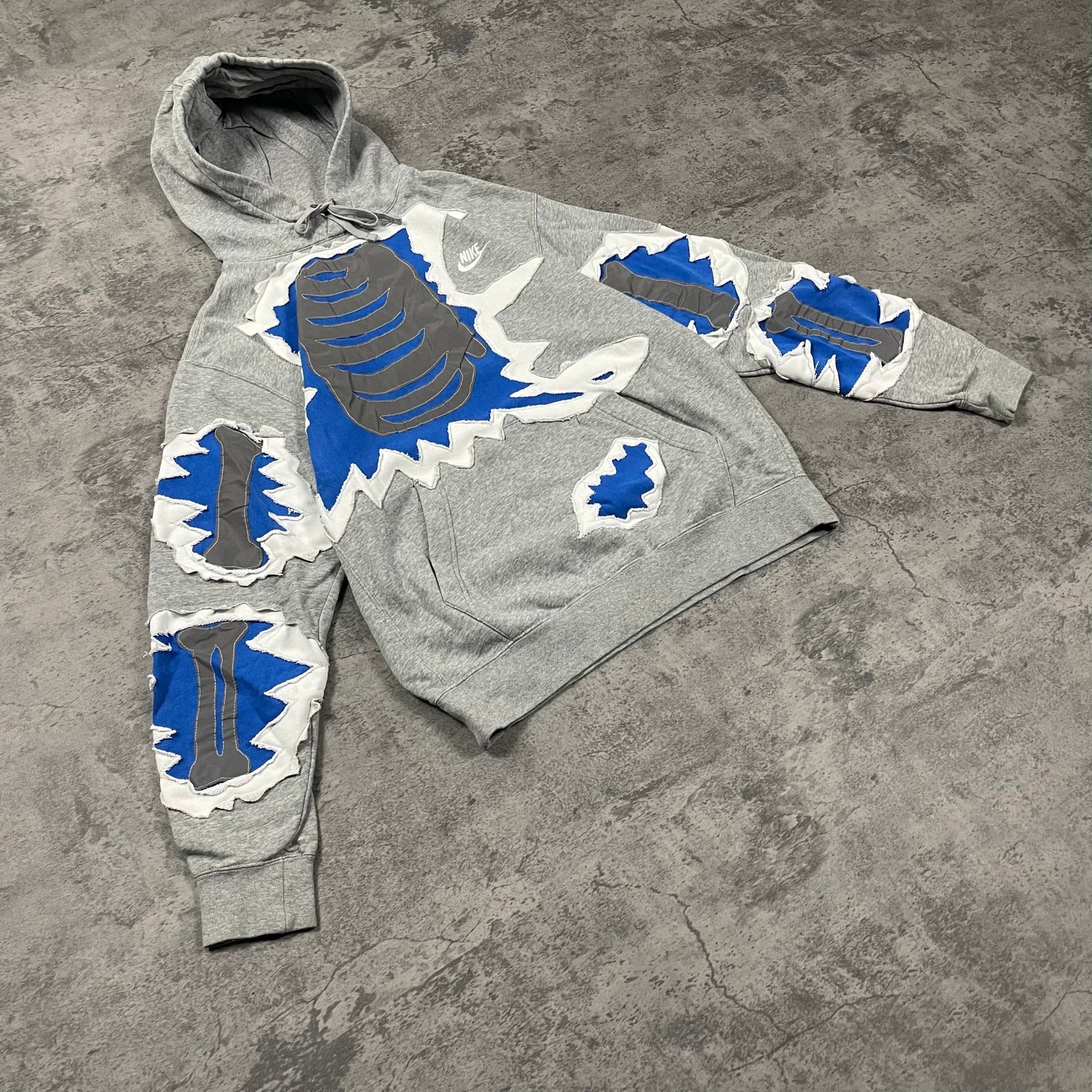 Reworked Nike Hoodie Lightning Bones (M) - Roogsvintage