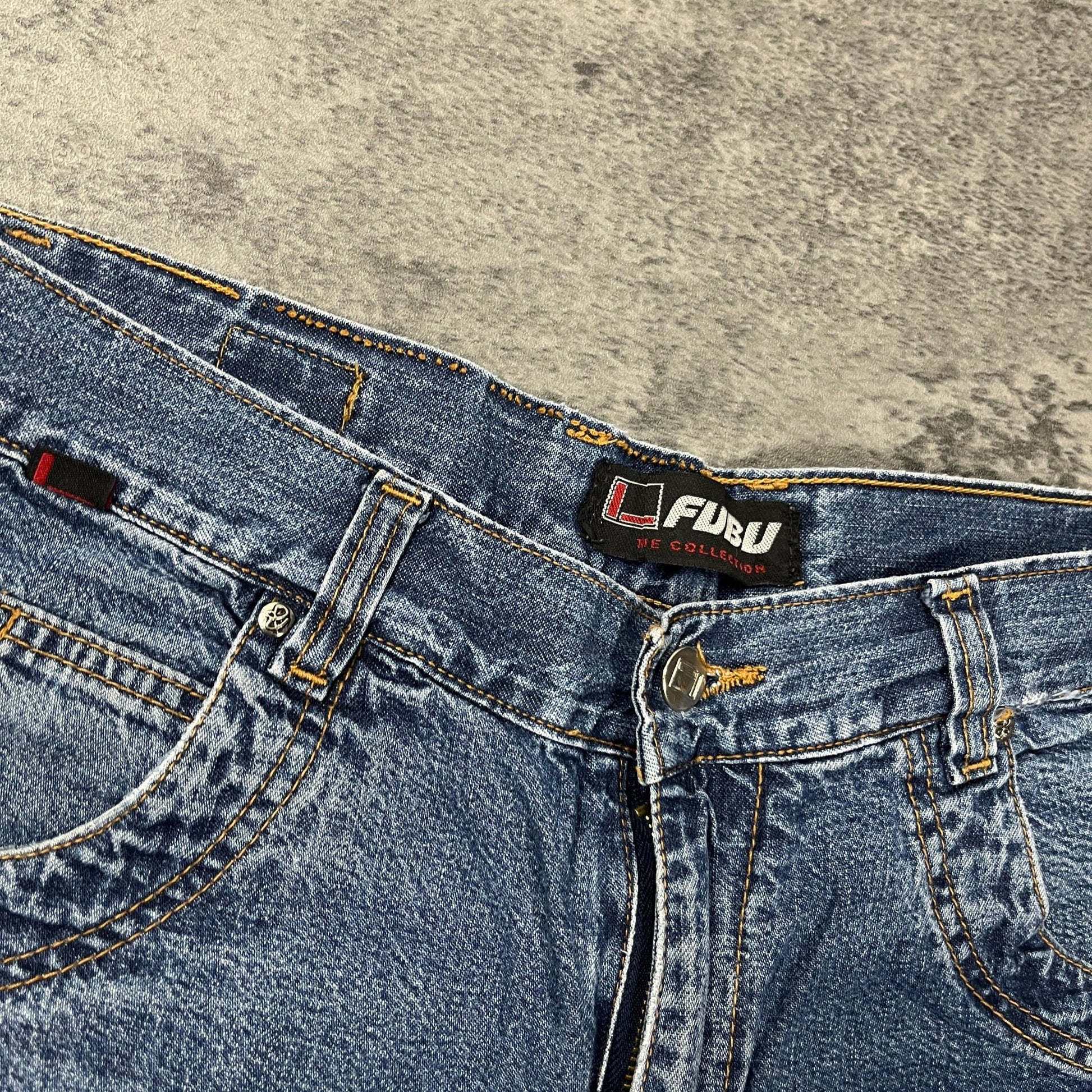 Vintage FUBU 3/4 Jeans (M) - Roogsvintage