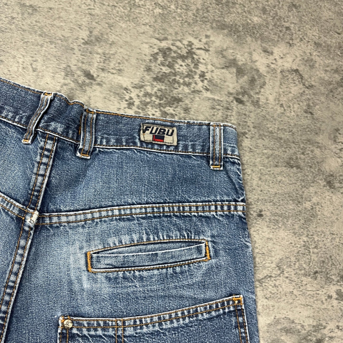 Vintage FUBU 3/4 Jeans (M) - Roogsvintage