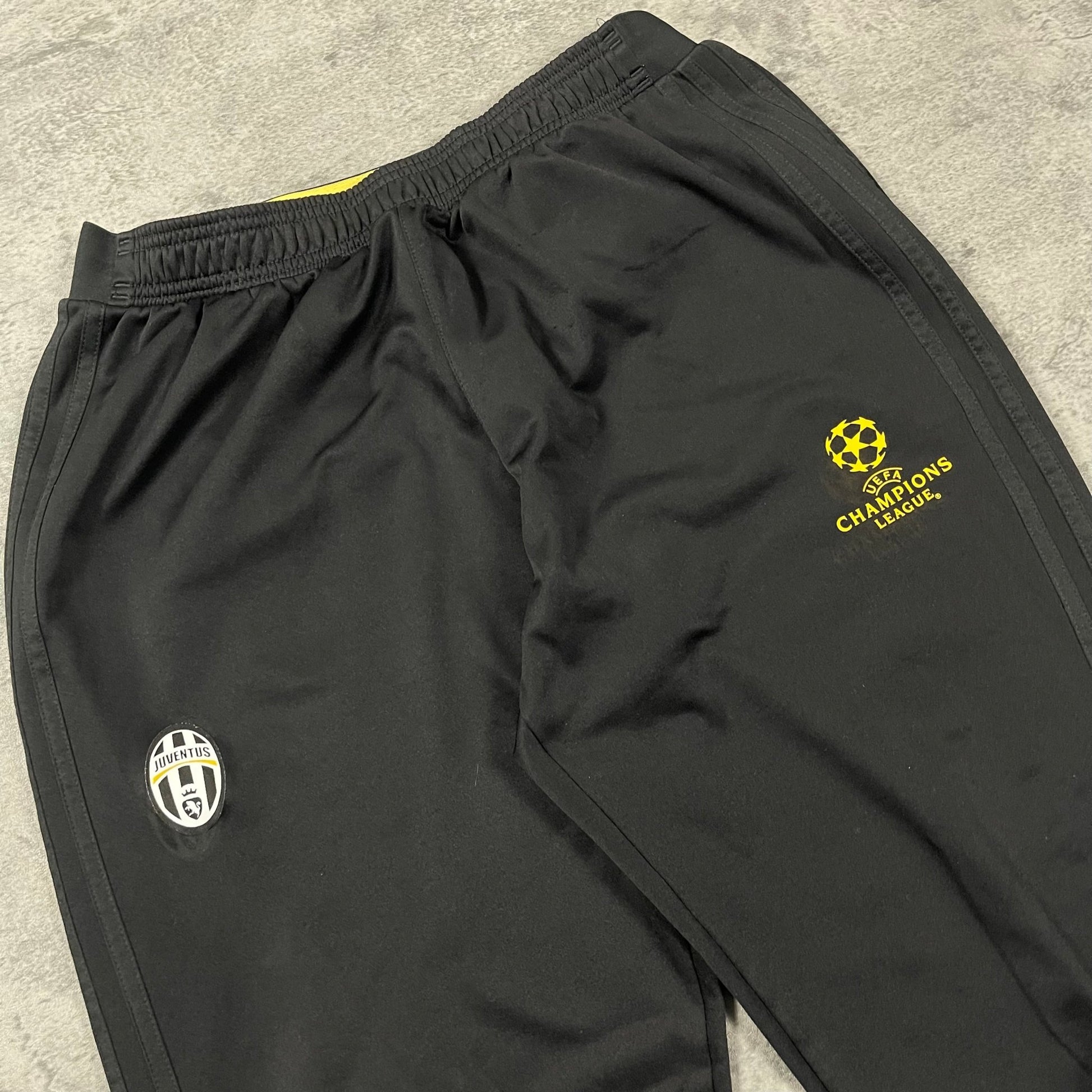 Vintage Juventus Turin Champions League Tracksuit (M) - Roogsvintage