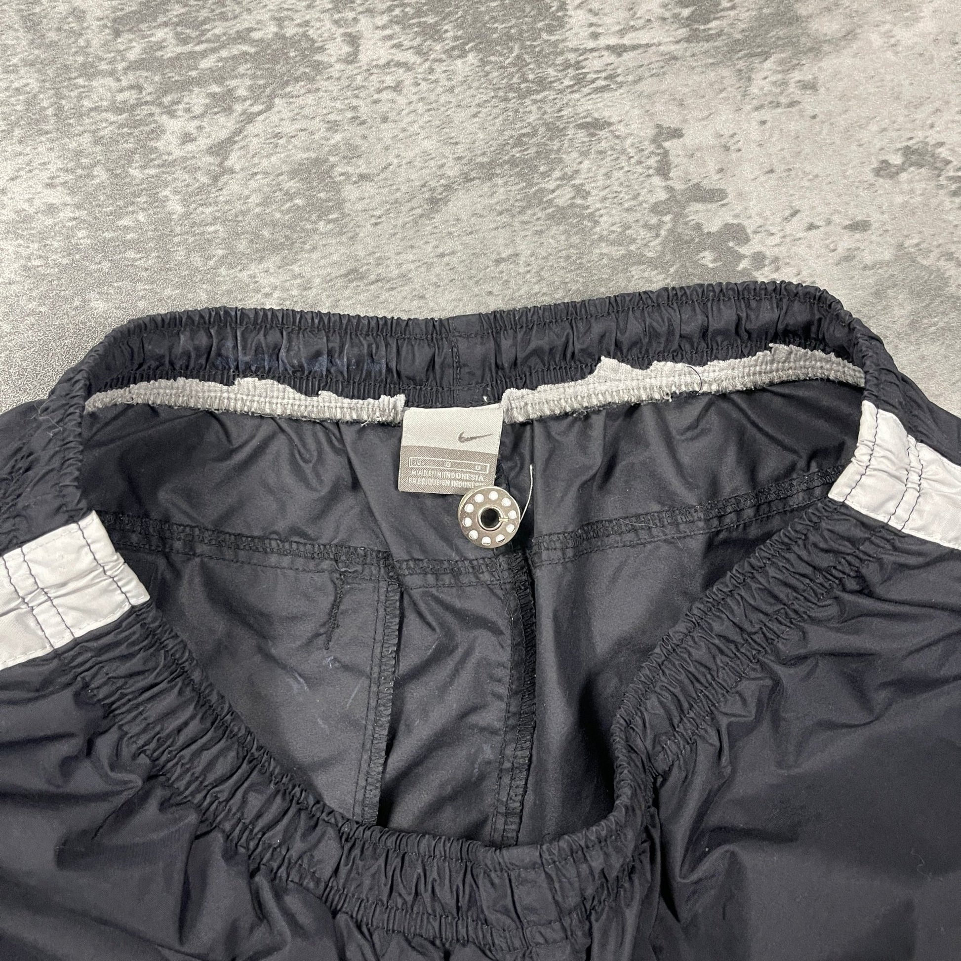 Vintage Nike Trackpants 00s (L) - Roogsvintage