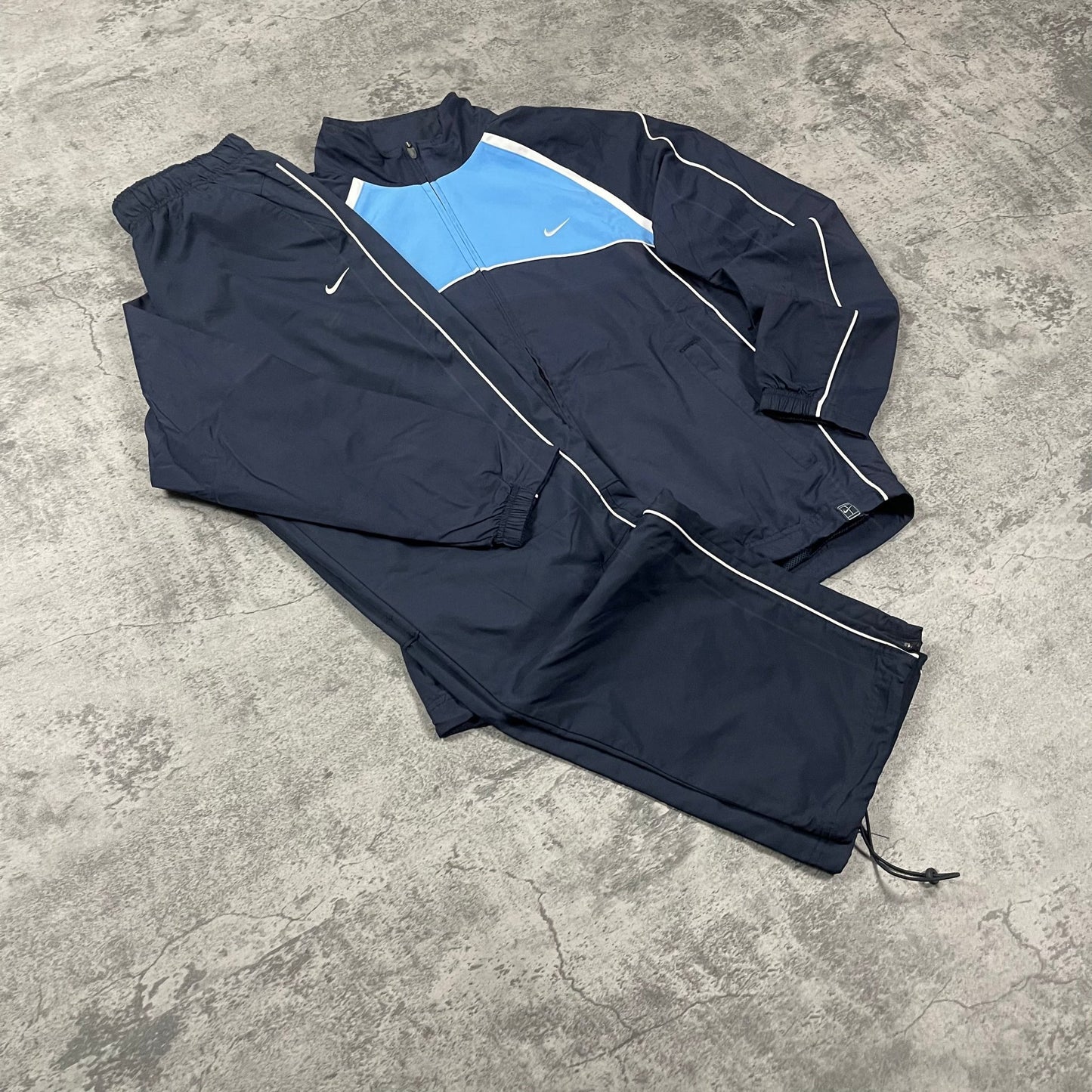 Vintage Nike Tracksuit Damen (M) - Roogsvintage