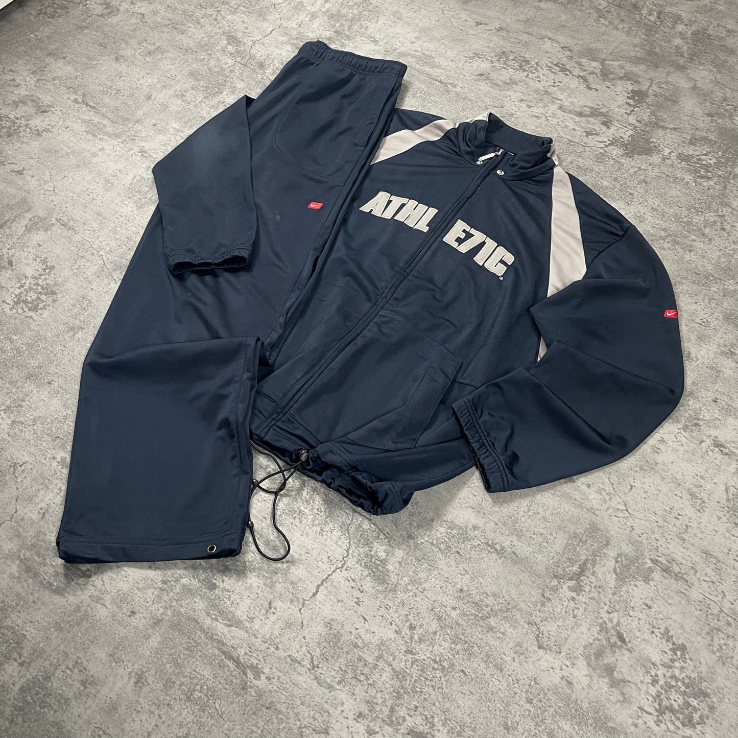 Vintage Nike Tracksuit (L) - Roogsvintage