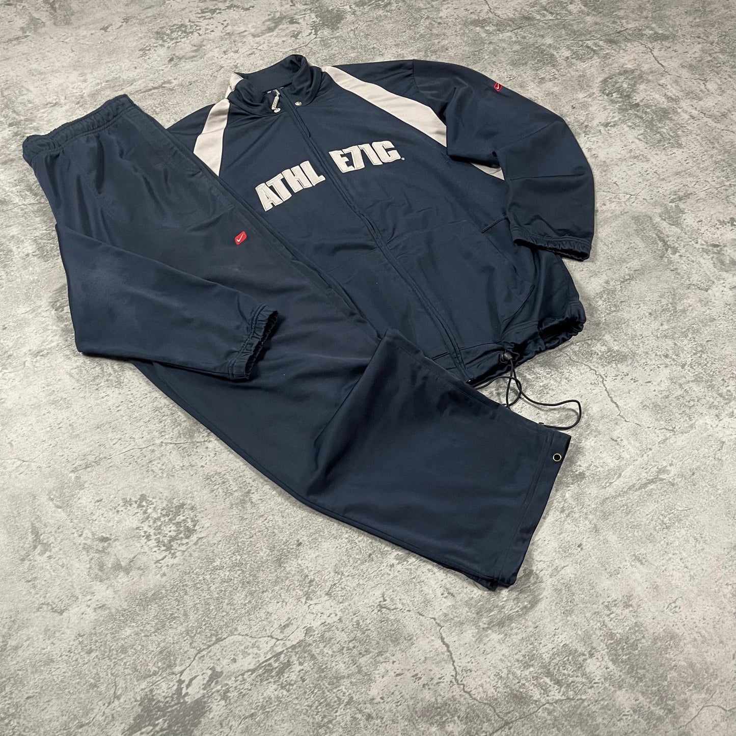 Vintage Nike Tracksuit (L) - Roogsvintage