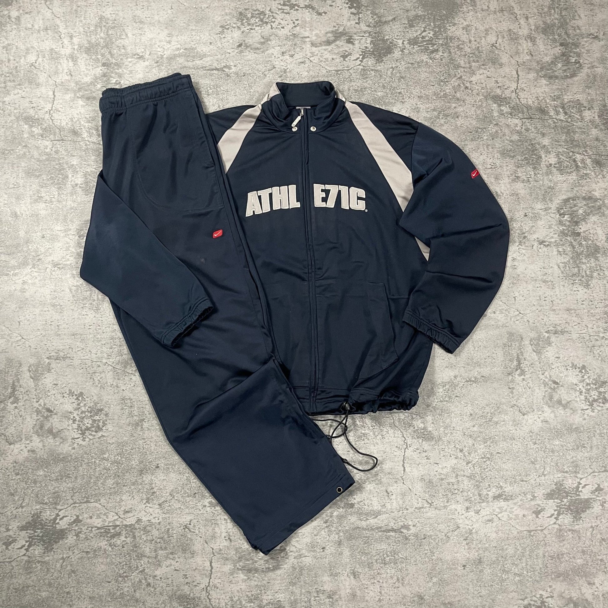 Vintage Nike Tracksuit (L) - Roogsvintage